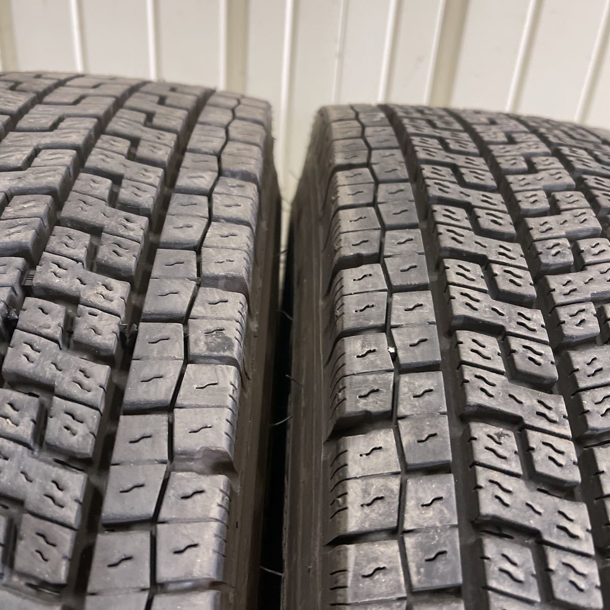 YOKOHAMA ZEN903ZW スタッドレス | 17.5インチ 903ZW ZEN 215&frasl;70R17.5 - 123&frasl;121J ライトトラック用 ヨコハマタイヤ ヨコハマ 中古 スタッドレスタイヤ 904（ブランドヨコハマ）（スタッドレスタイヤ｜タイヤ