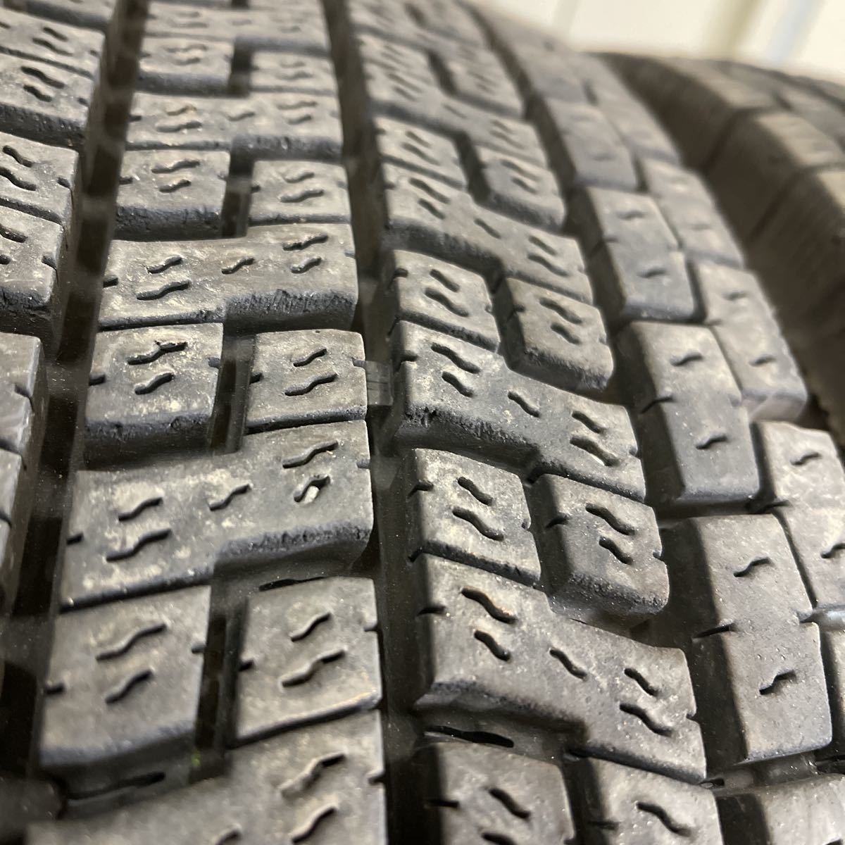 YOKOHAMA ZEN903ZW スタッドレス | 17.5インチ 903ZW ZEN 215&frasl;70R17.5 - 123&frasl;121J ライトトラック用 ヨコハマタイヤ ヨコハマ 中古 スタッドレスタイヤ 904（ブランドヨコハマ）（スタッドレスタイヤ｜タイヤ