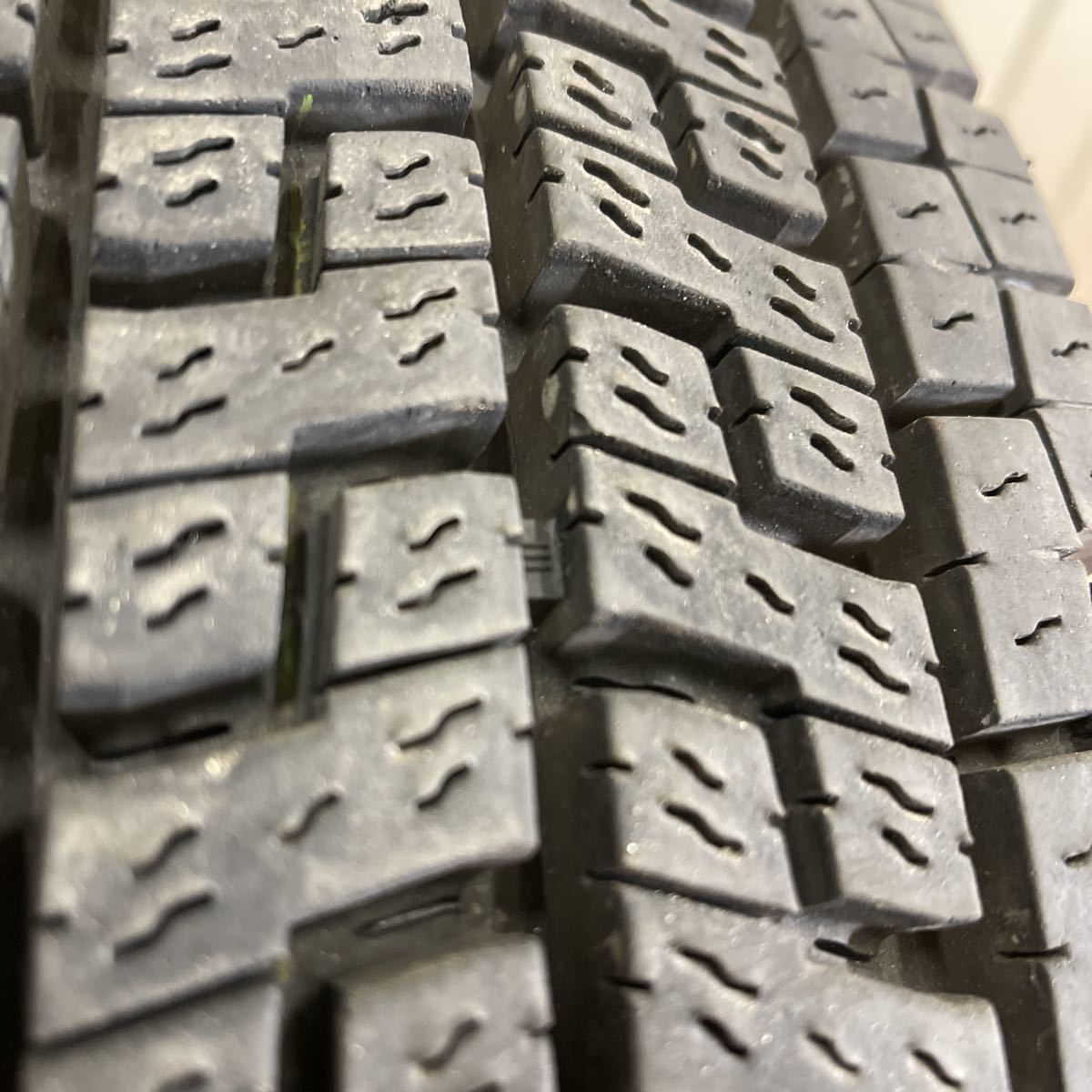 YOKOHAMA ZEN903ZW スタッドレス | 17.5インチ 903ZW ZEN 215&frasl;70R17.5 - 123&frasl;121J ライトトラック用 ヨコハマタイヤ ヨコハマ 中古 スタッドレスタイヤ 904（ブランドヨコハマ）（スタッドレスタイヤ｜タイヤ