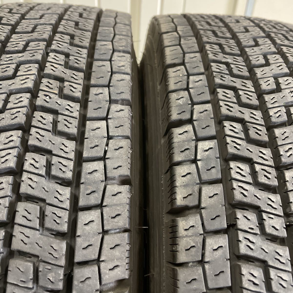 YOKOHAMA ZEN903ZW スタッドレス | 17.5インチ 903ZW ZEN 215&frasl;70R17.5 - 123&frasl;121J ライトトラック用 ヨコハマタイヤ ヨコハマ 中古 スタッドレスタイヤ 904（ブランドヨコハマ）（スタッドレスタイヤ｜タイヤ