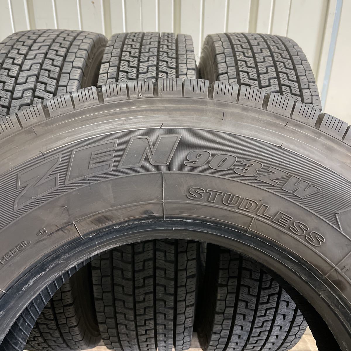YOKOHAMA ZEN903ZW スタッドレス | 17.5インチ 903ZW ZEN 215&frasl;70R17.5 - 123&frasl;121J ライトトラック用 ヨコハマタイヤ ヨコハマ 中古 スタッドレスタイヤ 904（ブランドヨコハマ）（スタッドレスタイヤ｜タイヤ