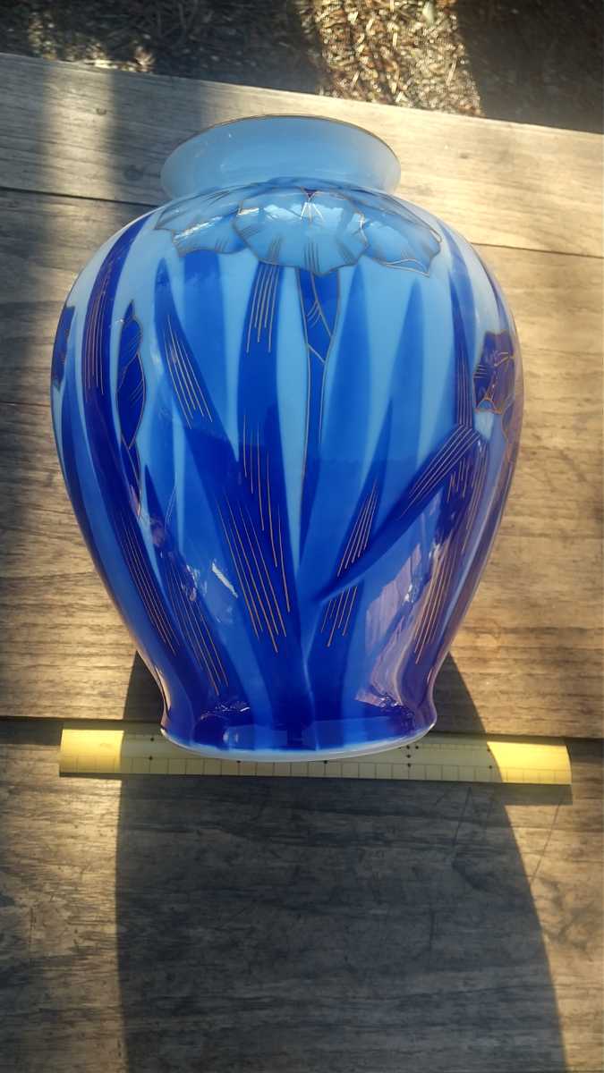 URA]宮内庁御用達/深川製磁/染付金彩菖蒲紋花瓶/共箱/H28.5cm/7-4-186