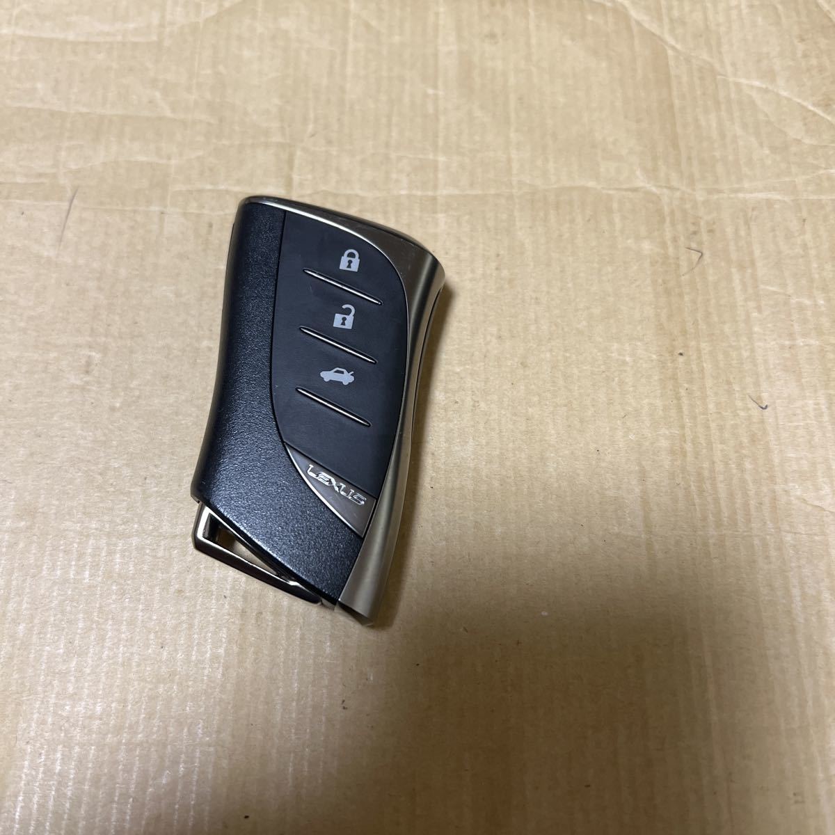 送料無料☆レクサス純正　LC500 LS500 LS500h LC500 LS500h等　3ボタン　スマートキーレス　　　マーク黒　15
