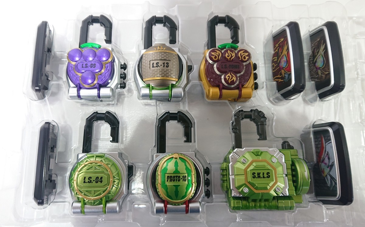 中古品】 バンダイ CSM 仮面ライダー鎧武 ロックシード 呉島セット 