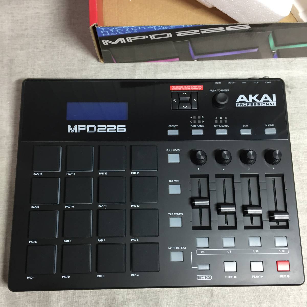 Akai Professional USB MIDIコントローラー 16パッド 4フェーダー 