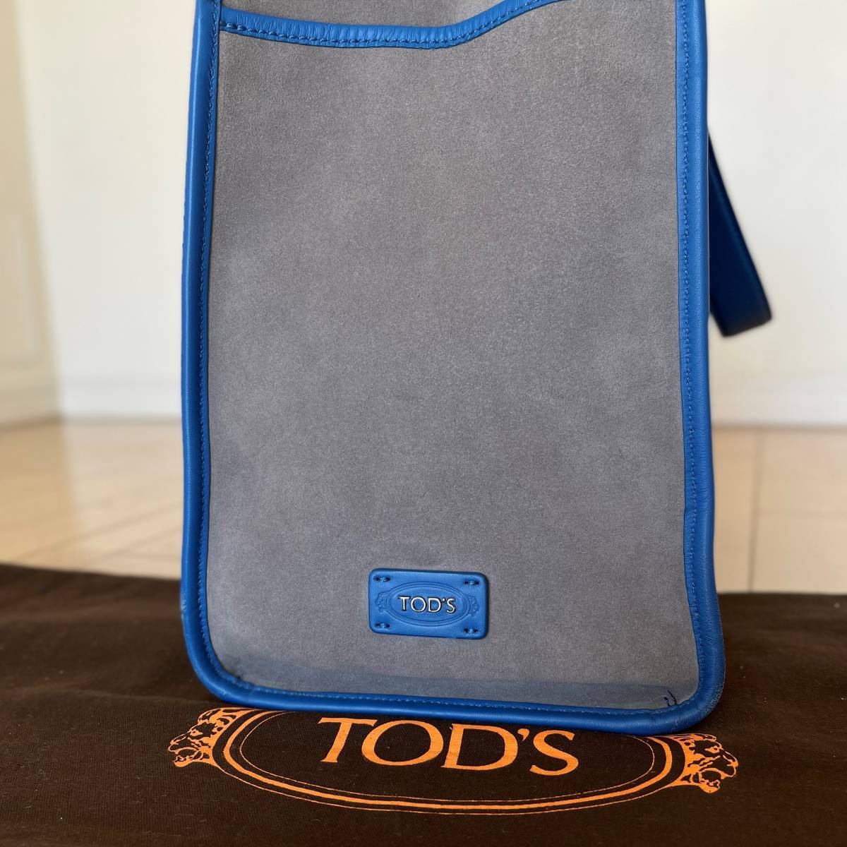 美品・定価209,000円】 TOD`S トッズ スクリプト・インプロンテ 美品・定価209,000円】 TOD`S トッズ スクリプト・インプロンテ