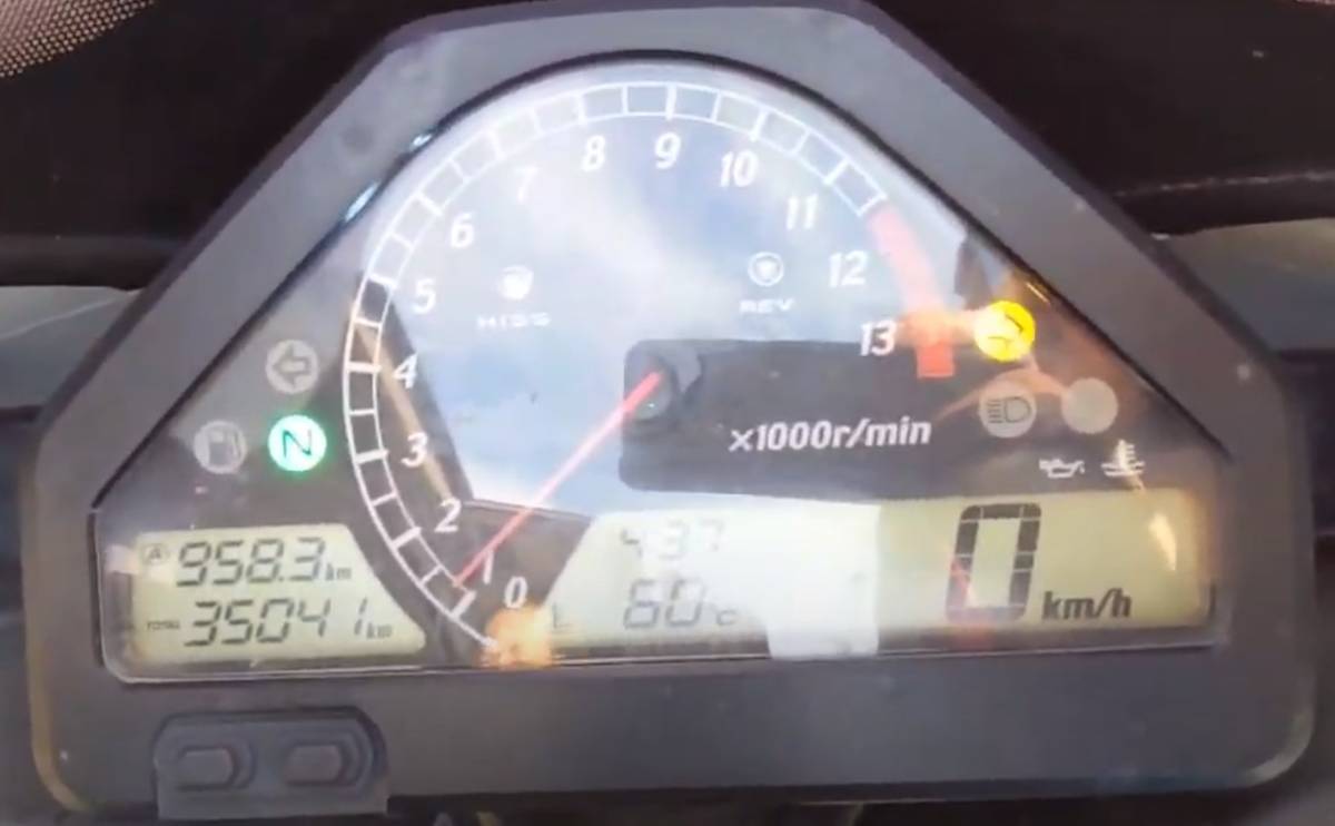 【送料Sサイズ】 HONDA SC57-1300*** CBR1000RR 後期 スピードメーター 動画あり 検.( 202111 19 黄1 CBR1000RR Honda SC57 sc57 Cbr1000rr バイクの系譜