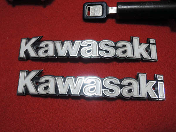 カワサキ Z1000LTD ガソリンタンク キャップ エンブレム 新品コック付き カワサキ Z1000LTD ガソリンタンク キャップ エンブレム 新品コック
