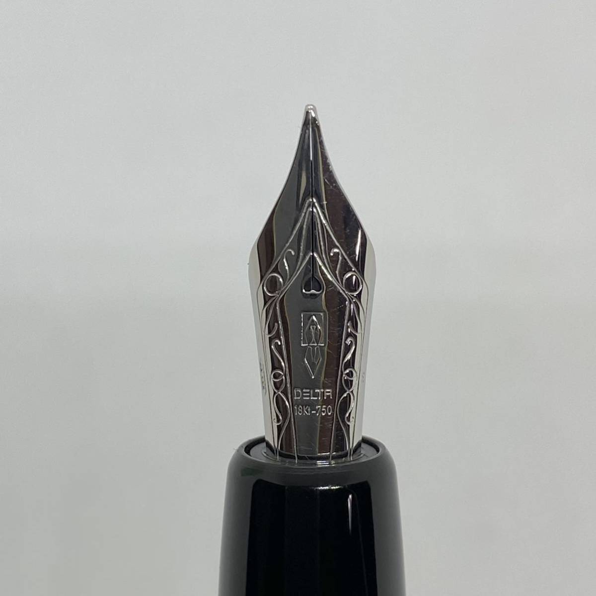 DELTA】デルタ 限定品 アメリゴ・ヴェスプッチ 18金ペン先M 万年筆