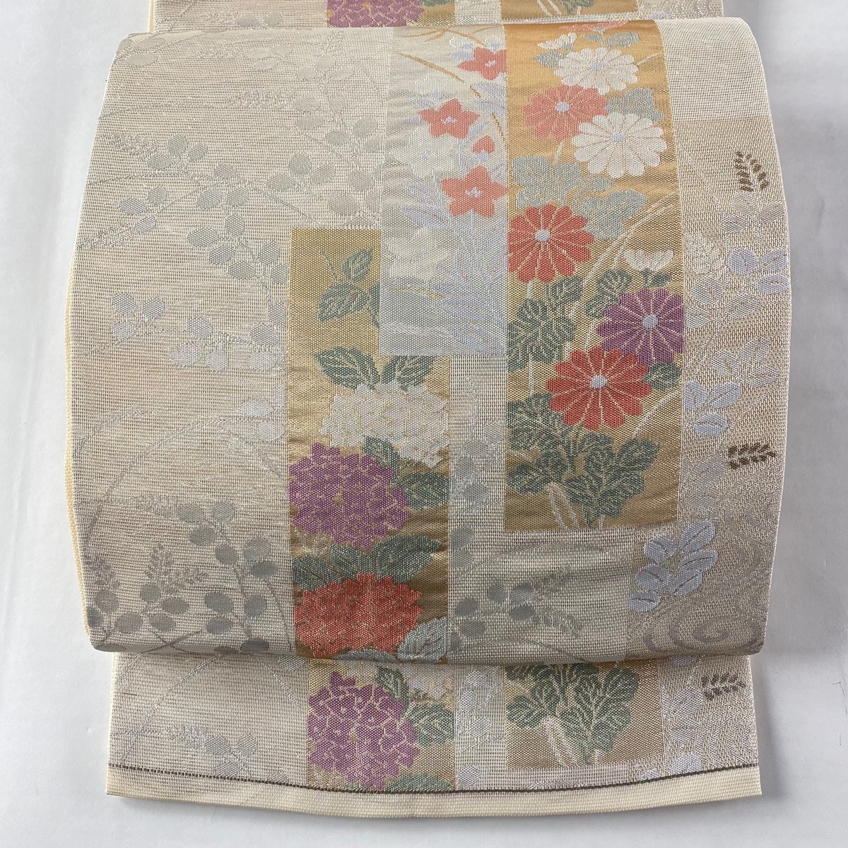 SALE，爆買い 袋帯 秀品 夏帯 紗 草花 流水 箔 金糸 クリーム 六通 正絹(仕立て上がり)｜売買されたオークション情報、yahooの商品情報をアーカイブ公開 - オークファン 仕立て上がり