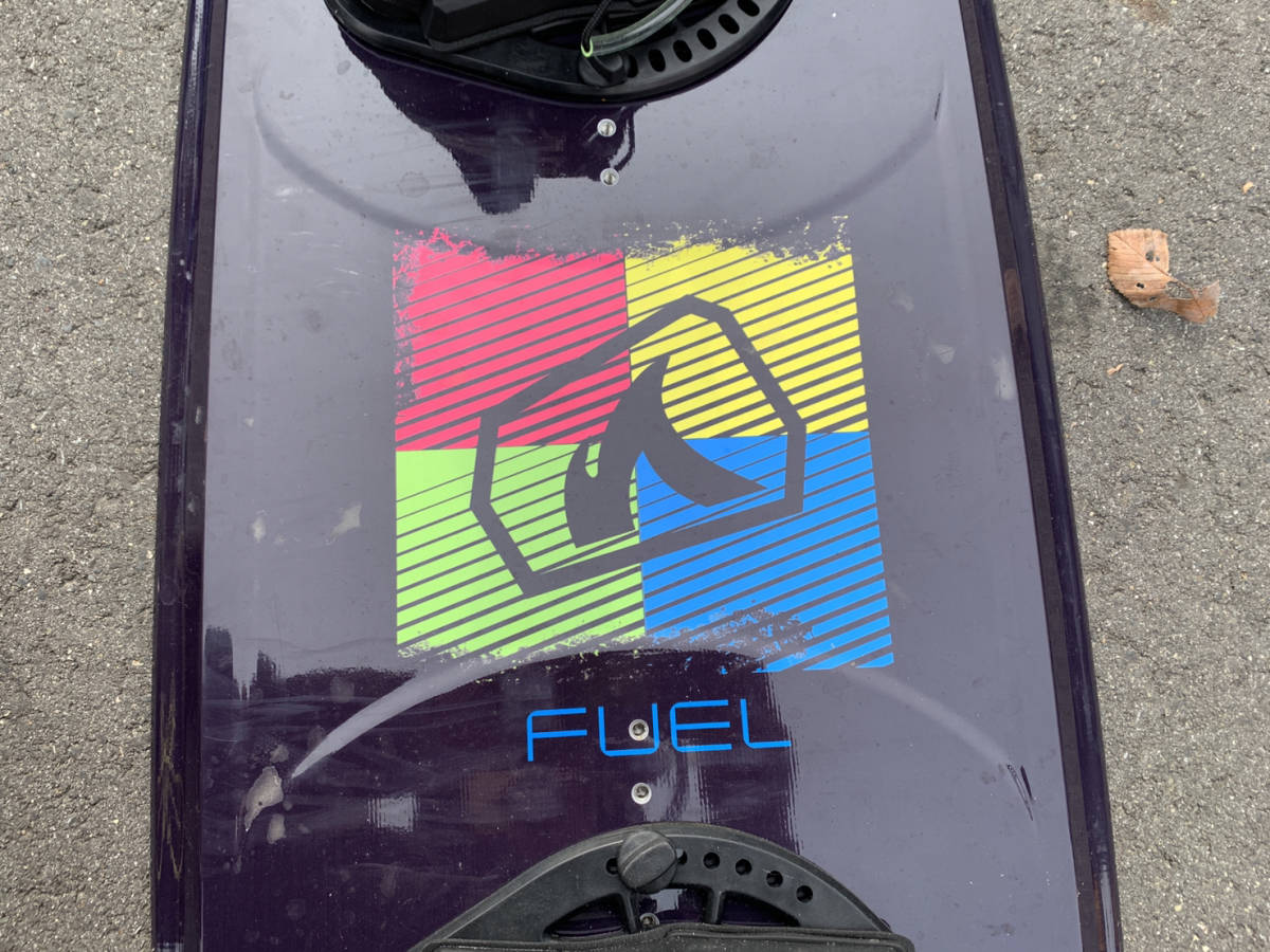 ☆中古品Fuel Respect 140 Wakeboard・フューエルリスペクト140 