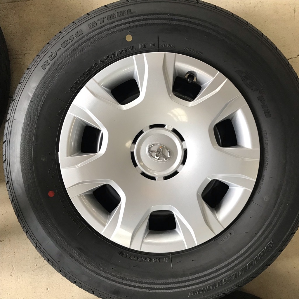 新車外し】タイヤ溝9.5分山/4本SET/ハイエース/200系/純正/195/80R15