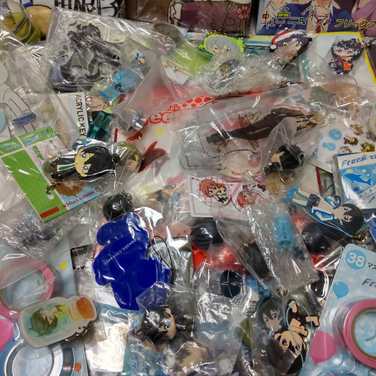 ノンジャンルアニメ系雑貨 アクリルキーホルダー約370個まとめ売り