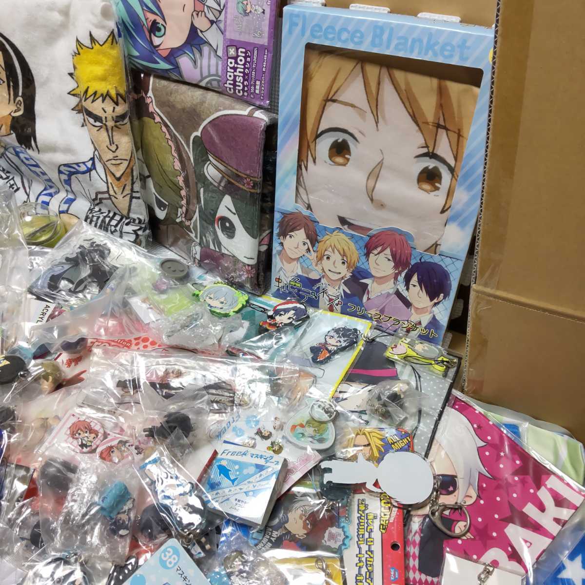 ノンジャンルアニメ系雑貨 アクリルキーホルダー約370個まとめ売り