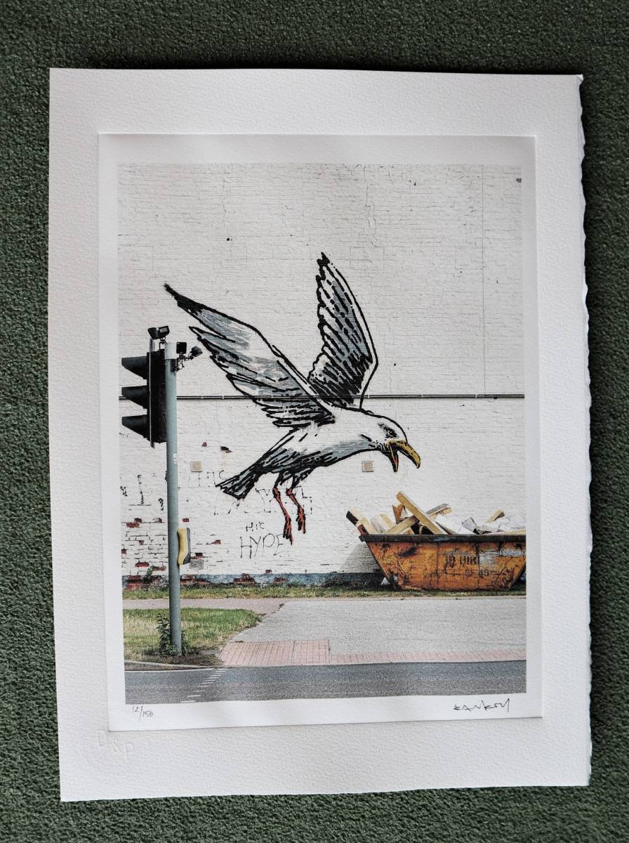 Banksy バンクシー Lowestoft of 作品 ー - building side up covered 