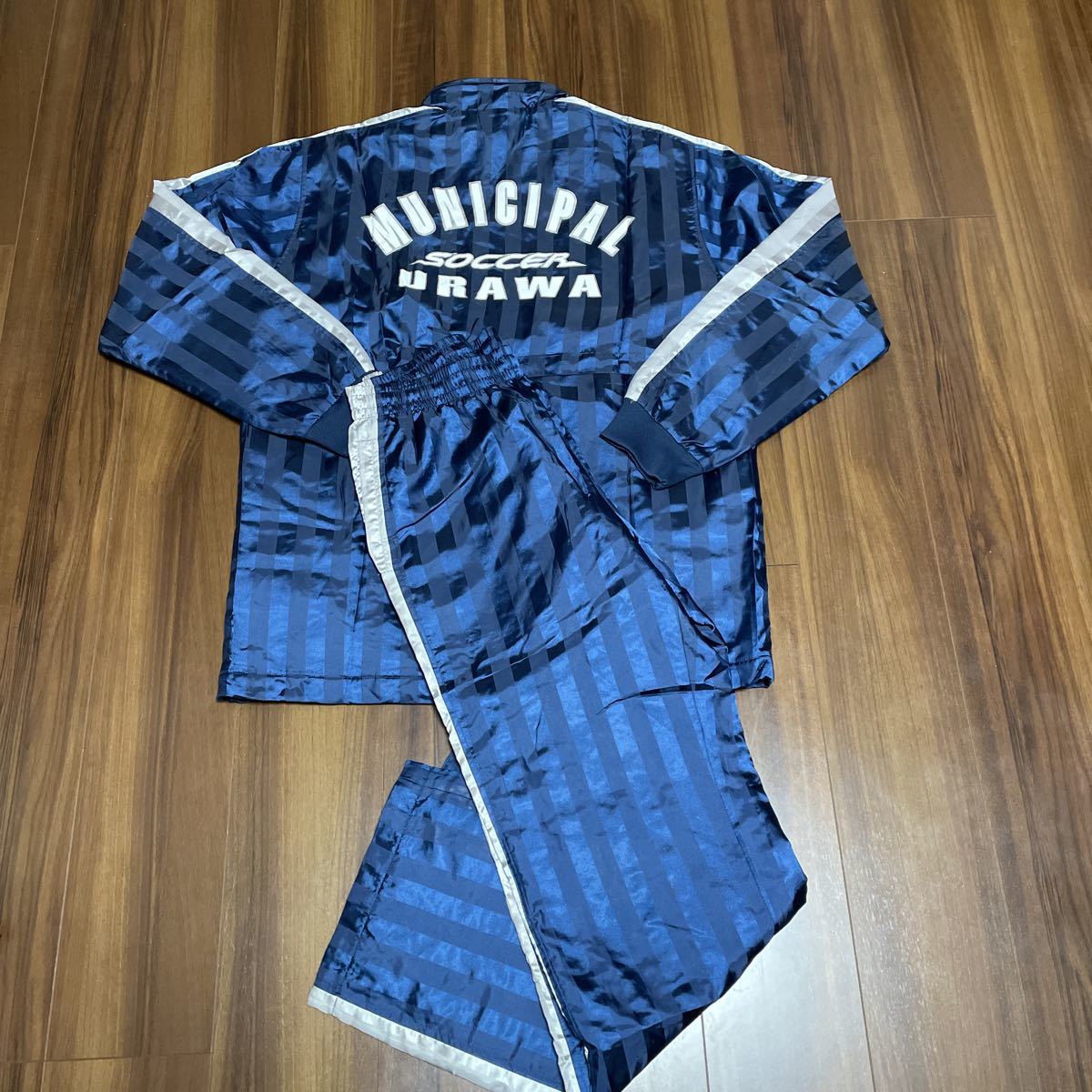 さいたま市立浦和高校サッカー部ウォーマー上下他セット ウインドブレーカー 売買されたオークション情報 Yahooの商品情報をアーカイブ公開 オークファン Aucfan Com