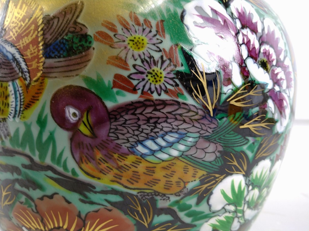 九谷焼　特大壺　薔薇と鳥柄の金の花瓶　香山小　作者名あり　骨董品　美術品 九谷焼 特大壺 薔薇と鳥柄の金の花瓶 香山小 作者名あり 骨董品 美術品