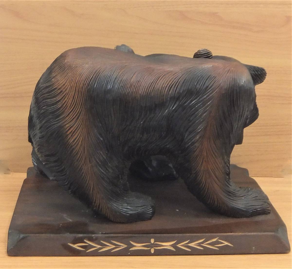 4626【昭和レトロ】【難あり】特大 木彫り 熊 鮭をくわえたクマ 置物
