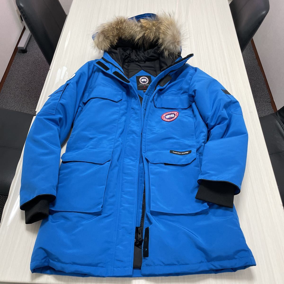 カナダグース 数回着用のみ 中古美品 青 XL CANADA カナダグース カナダグース 数回着用のみ 中古美品 青 XL CANADA カナダグース