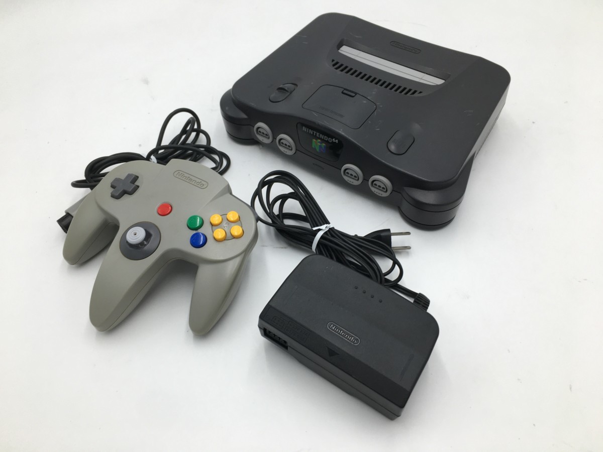 人気色】64 クリアレッド 本体 コントローラー3つ アダプター付き 人気