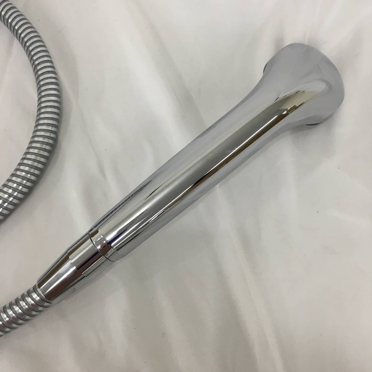 KVK 公式通販 壁付サーモスタット式シャワー KF3000 新古品 ユニットバス専用混合水栓セット 混合栓 壁付 壁付サーモスタット式シャワーKF3000サーモシャワー KF3000(W) シャワー水栓 公式 浴室用水栓：壁付サーモスタット｜商品カテゴリ｜商品サポートサイト （190mmパイプ付 左ハンドル仕様 新品