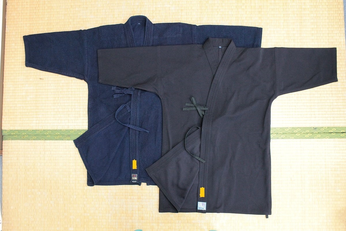 s1953◇剣道着2枚＋テトロン袴◇165cmくらい・道着やや大きめ◇松勘 
