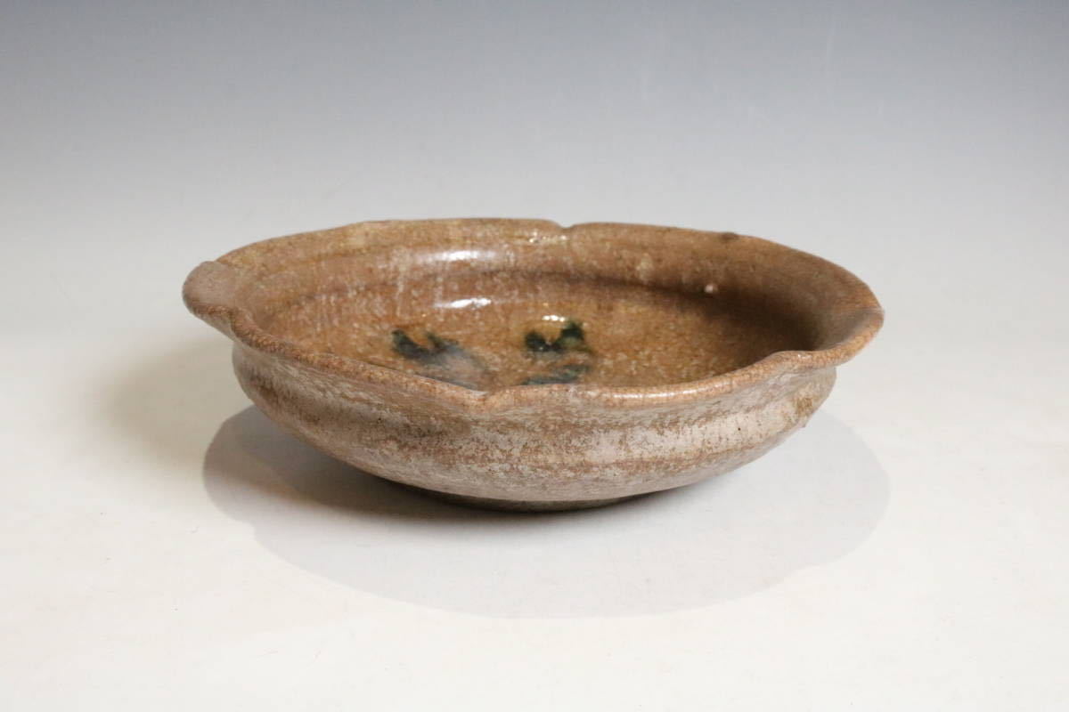【時代物】 瀬戸焼 黄瀬戸 鉢 焦げ跡（目跡）あり 木箱付 骨董品 コレクション 時代物 黄瀬戸 銅鑼鉢 古瀬戸鉢 木箱附（S135）