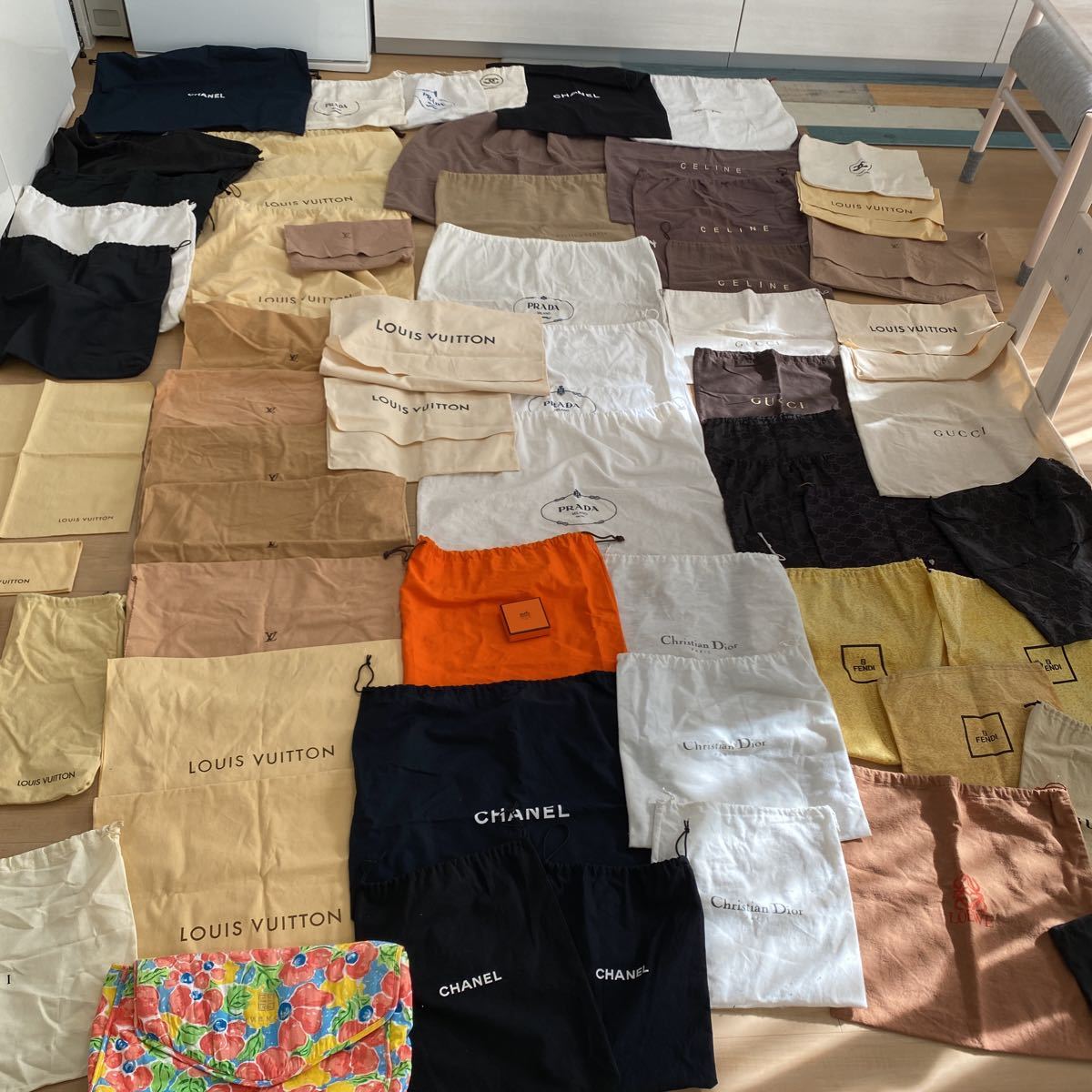 LOUIS VUITTON CHANEL ロエベ YSL GUCCI BVLGARI FENDI Dior celine PRADA Burberry 袋 布袋 まとめ売り ブランド BOTTEGA VENETA 保存袋 Louis Luxury Saint 0 Century Why