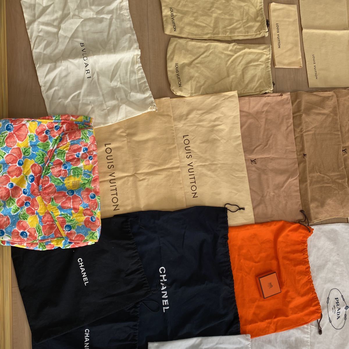 LOUIS VUITTON CHANEL ロエベ YSL GUCCI BVLGARI FENDI Dior celine PRADA Burberry 袋 布袋 まとめ売り ブランド BOTTEGA VENETA 保存袋 Louis Luxury Saint 0 Century Why