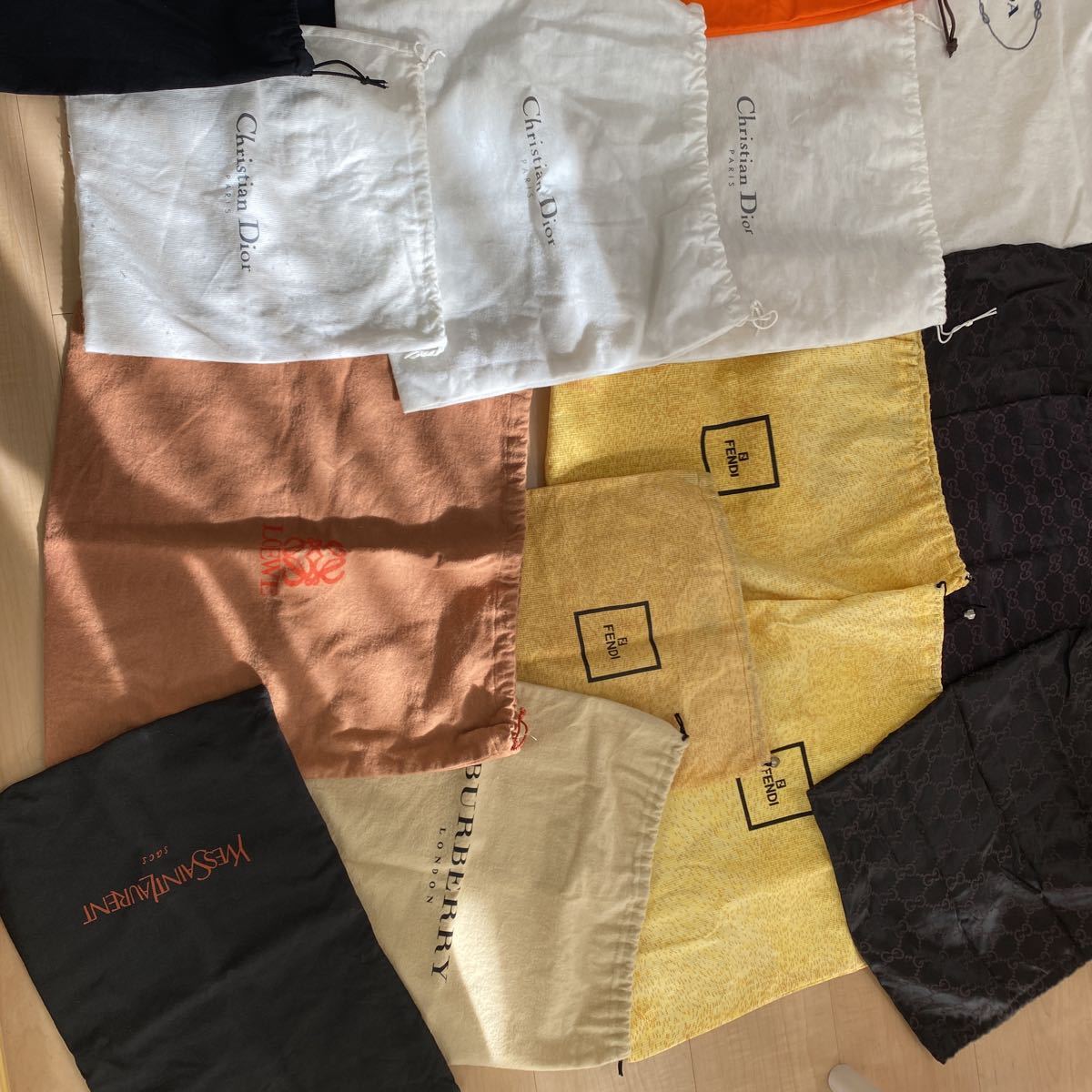 LOUIS VUITTON CHANEL ロエベ YSL GUCCI BVLGARI FENDI Dior celine PRADA Burberry 袋 布袋 まとめ売り ブランド BOTTEGA VENETA 保存袋 Louis Luxury Saint 0 Century Why