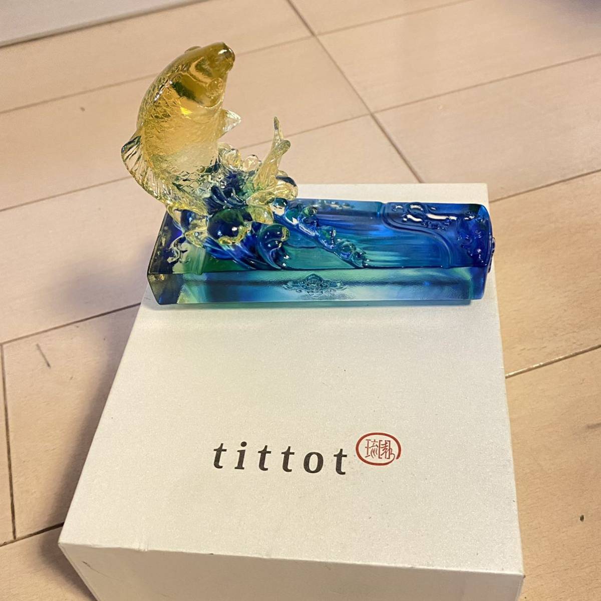 琉園（tittot） ガラス工芸品 魚モチーフ 置物 titto 琉園 ガラス 置物 鯉(工芸ガラス)｜売買されたオークション情報