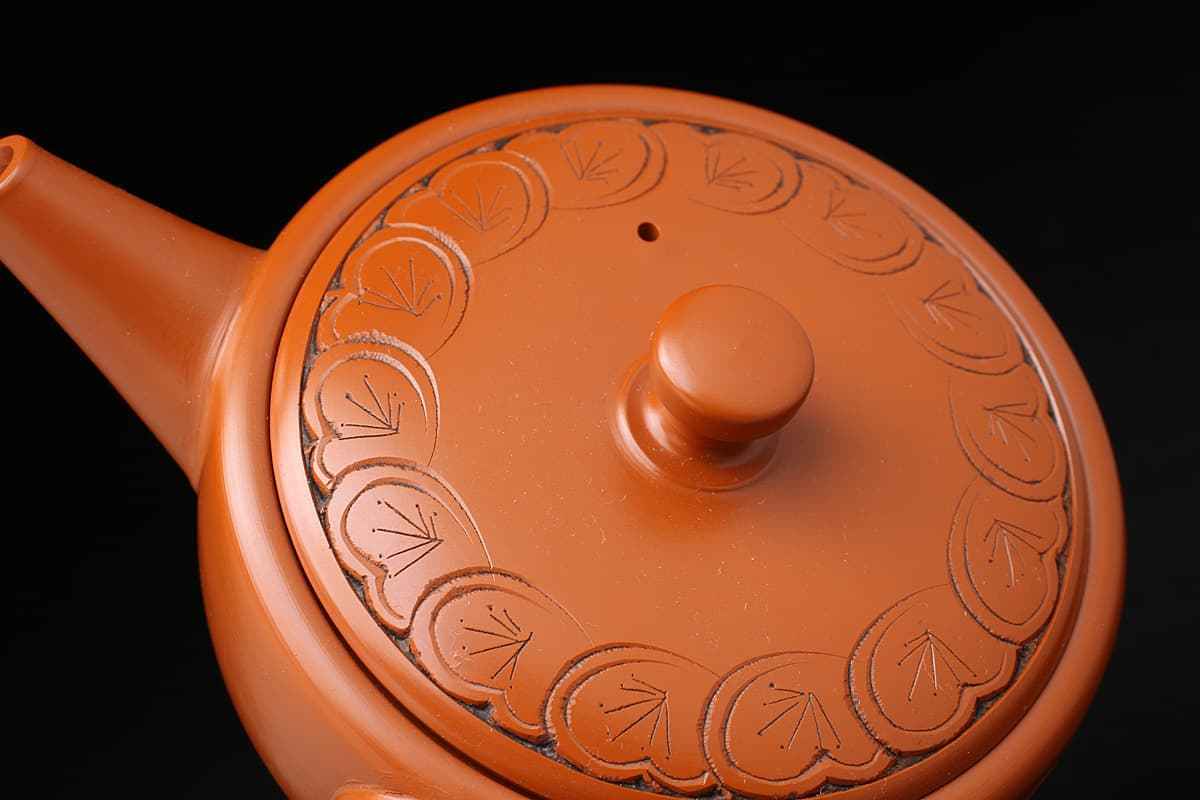 常滑焼、光影・白道合作馬二頭の浮彫り急須 【公式通販】