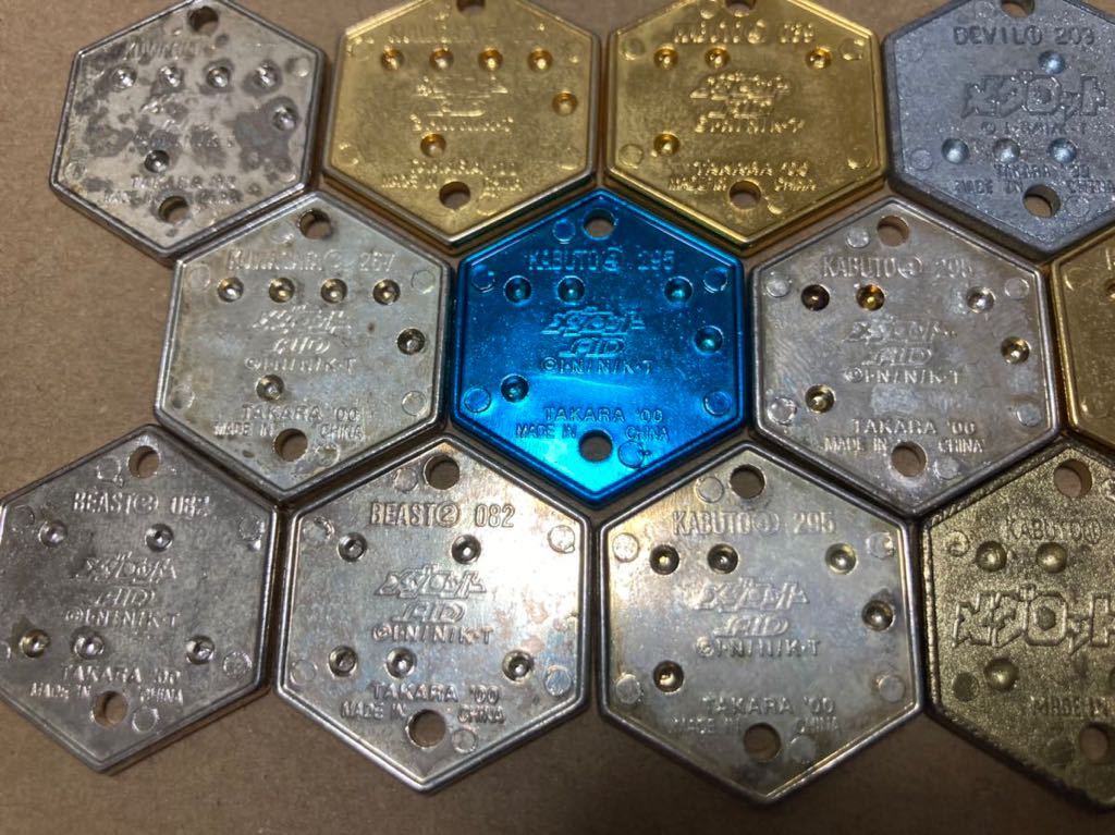 メダロット メダル 当時物 13個セット まとめて クワガタ カブト メダロット 売買されたオークション情報 Yahooの商品情報をアーカイブ公開 オークファン Aucfan Com