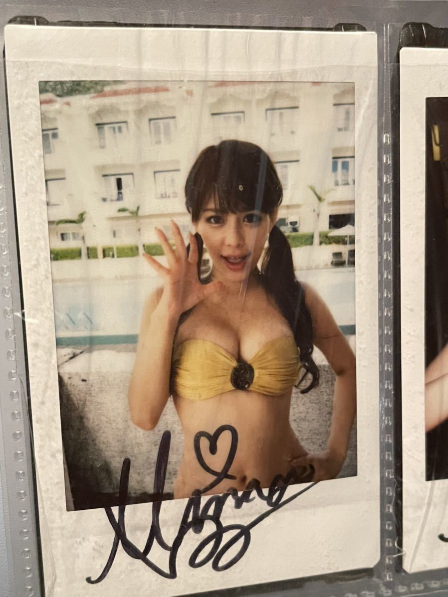 美馬怜子 直筆サイン入りチェキ カーキ水着 女子アナ 片手パー(写真
