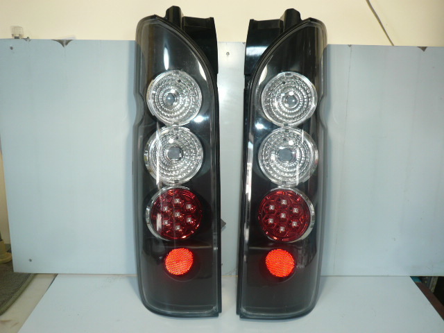 大得価，大人気 トヨタハイエース ２００系 LEDクリアテール 左右セット 品 イメージ一新 処分品 送料格安 関東東海信越1200円(テールライト)｜売買されたオークション情報、yahooの商品情報をアーカイブ公開 トヨタ用