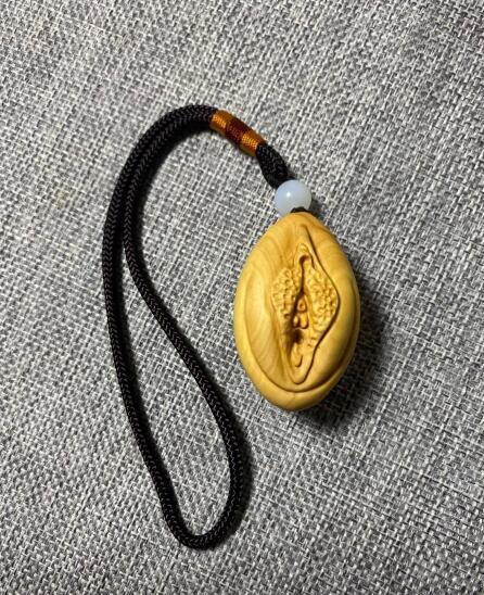 古美術 縁起物 根付 女性器 女陰 春画 子宝 男根 サイズ約4.5×3cm