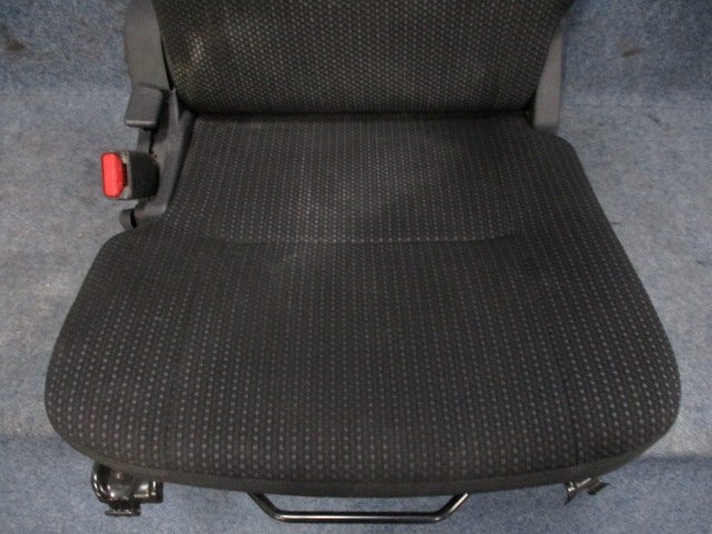 R2/9 ハイゼット 5BD-S331V 左フロントシート ブラック系 汚れ多数 トリムNO/FE20 助手席シート ハイゼット S321V ハイゼットカーゴ カーゴ フロント用 （BL13082