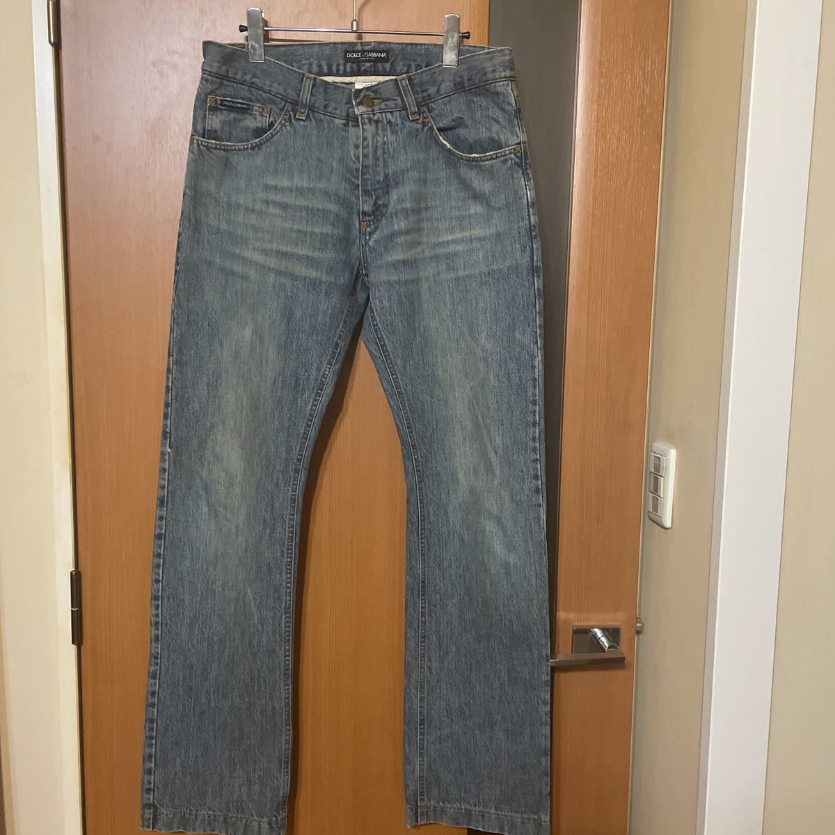 人気 定価10万円『DOLCE&GABBANA』VINTAGE加工ストレートデニムパンツ 