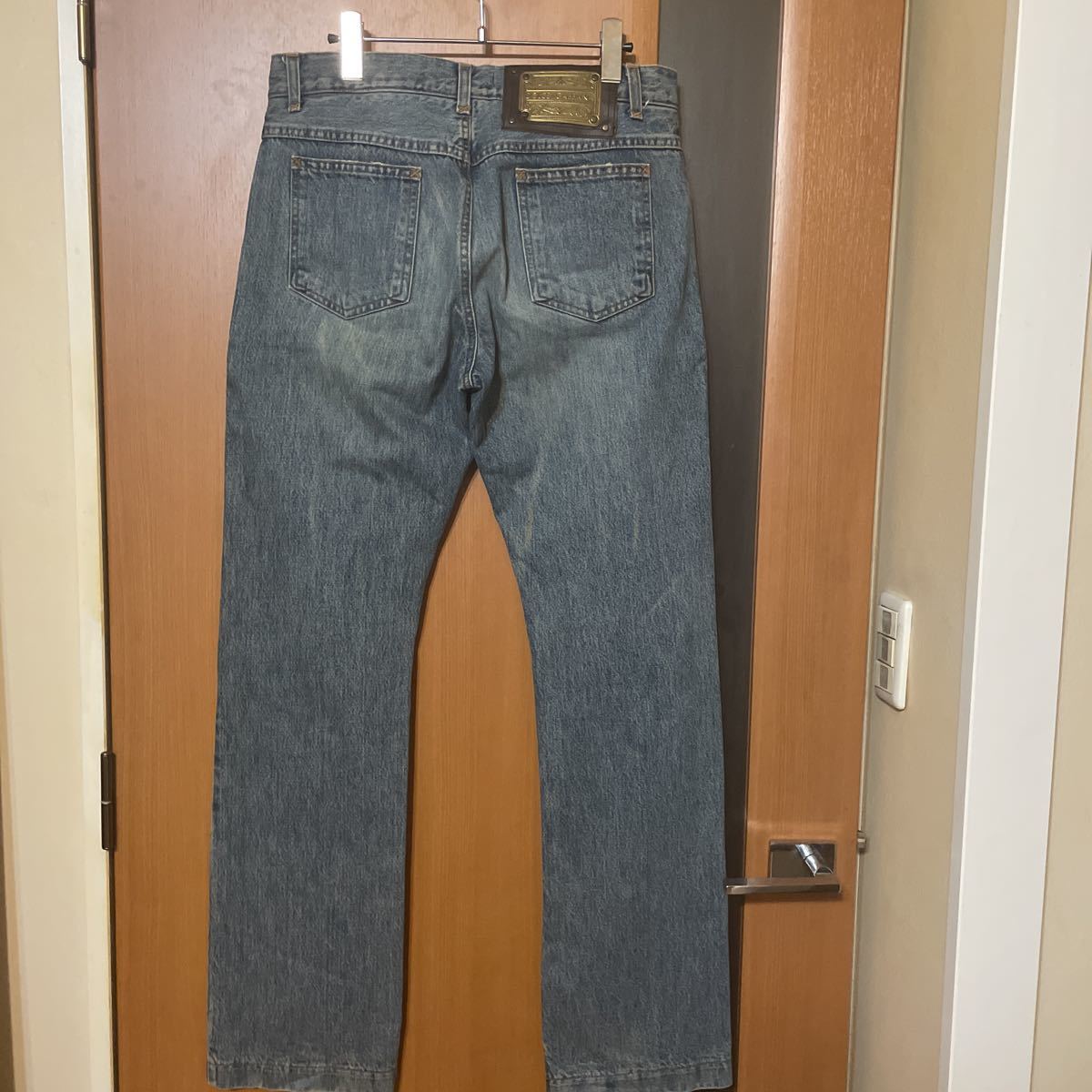 人気 定価10万円『DOLCE&GABBANA』VINTAGE加工ストレートデニムパンツ 