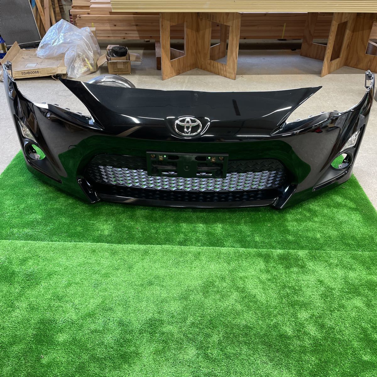 35、トヨタ 86 ZN6 販売済み 前期 純正 フロントバンパー 57704CA000