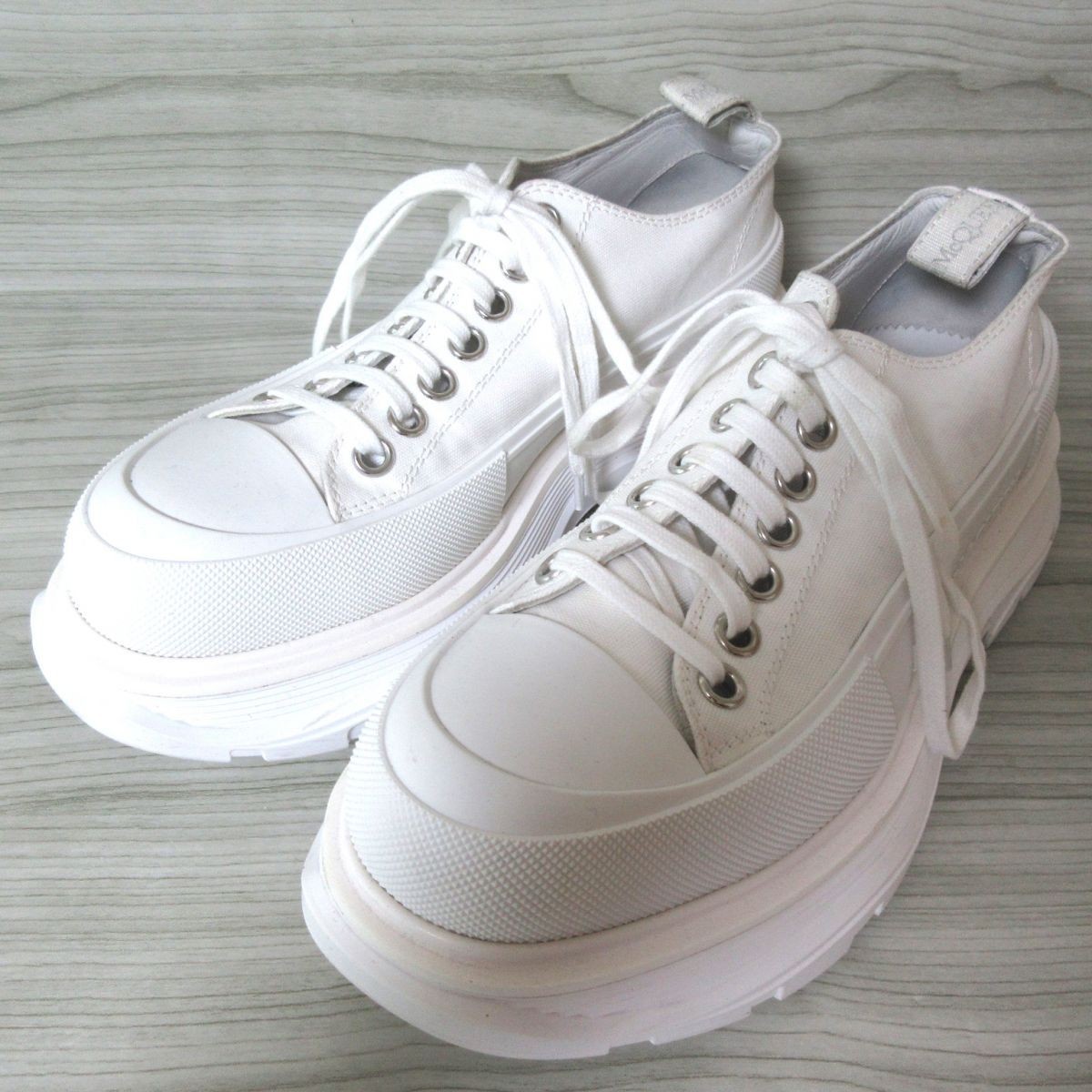 人気定番，セール 2021年モデル ALEXANDER McQUEEN アレキサンダーマックイーン TREAD SLICK 604257 厚底 スニーカー 39D 白 ホワイト(アレキサンダー・マックイーン)｜売買されたオークション情報、yahooの商品情報をアー その他