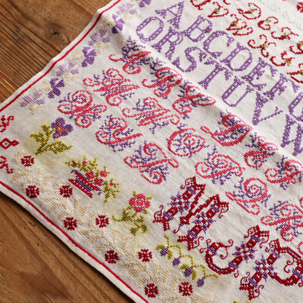 977 手刺繍 サンプラー フランス アンティーク ヴィンテージ モノグラム アルファベット 花文字 ディスプレイ リメイク コレクション 缶 売買されたオークション情報 Yahooの商品情報をアーカイブ公開 オークファン Aucfan Com