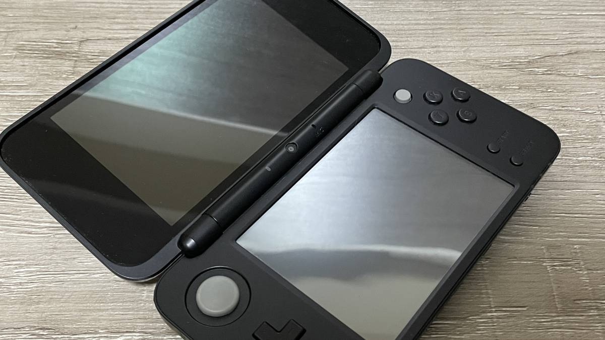 ☆ New2DSLL ☆ はぐれメタルエディション 動作品 美品 ソフト欠品 