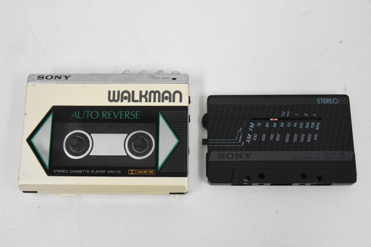 【新作，新品】 SONY ソニー WM-55 WALKMAN CTP-1A 白 ホワイトカラー AM/FMチューナーパック付き ジャンク(再生専用)｜売買されたオークション情報、yahooの商品情報をアーカイブ公開 - オークファン 再生専用