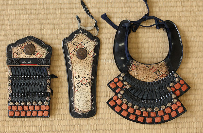時代◇本小札紺糸威鎧 鉄黒漆十八間大円山厳星兜・江戸初期◇鉄黒漆烈 
