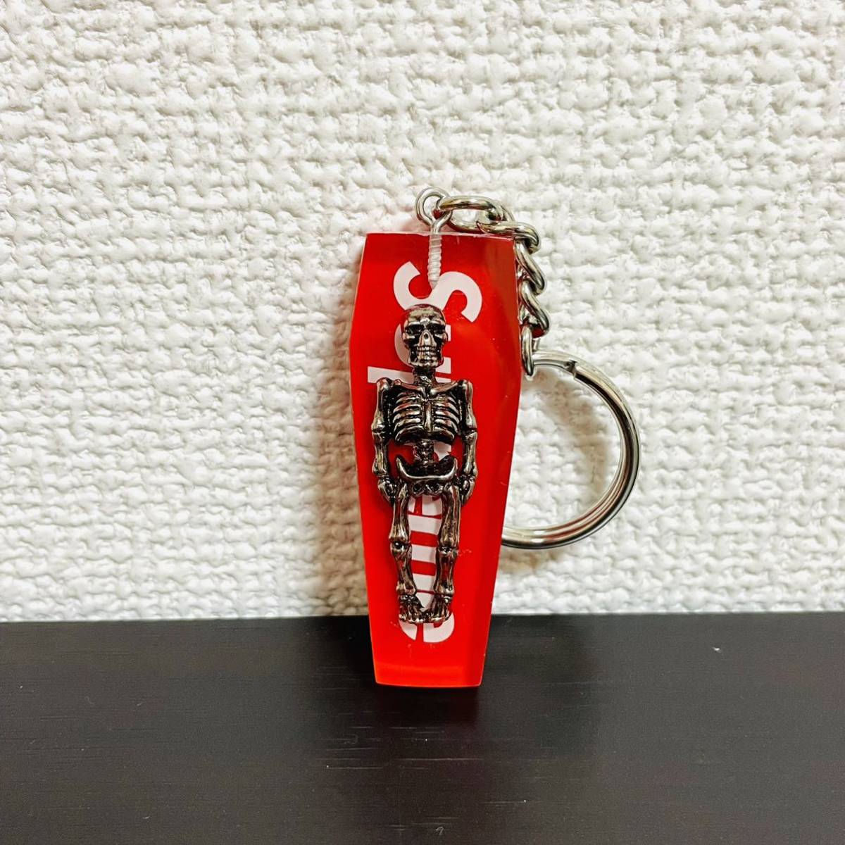 激安大特価，限定SALE Supreme Skeleton Keychain Red 20ss 赤 スケルトン キーチェーン キーホルダー スカル ガイコツ Scull(その他)｜売買されたオークション情報、yahooの商品情報をアーカイブ公開 - オークファン 服飾小物
