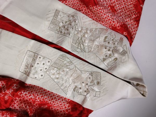 ★きものさらさ　アンティーク着物帯★長襦袢　振袖用　豪華日本刺繍半衿付き　鶴　鳥　大正ロマン　正絹　絞り　赤　リメイク　古布 アンティーク着物帯☆長襦袢 刺繍 赤 アンティーク着物帯 きものさらさ -「アンティーク刺繍半襟」の落札相場・落札価格