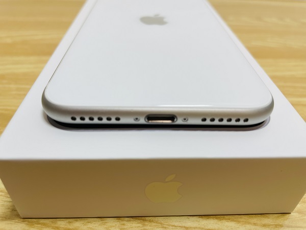 スマートフォン・携帯電話 Apple iPhone SE (第2世代) ホワイト 64GB