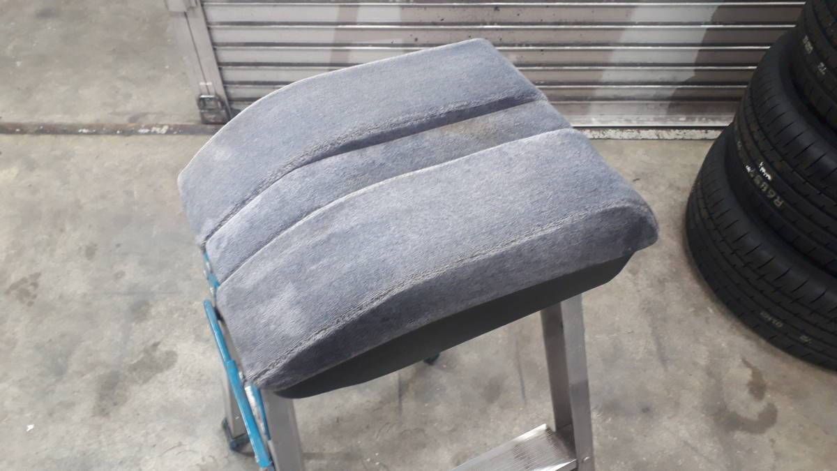 デリカスターワゴン アームレスト Exceedコンソールリッド デリカ