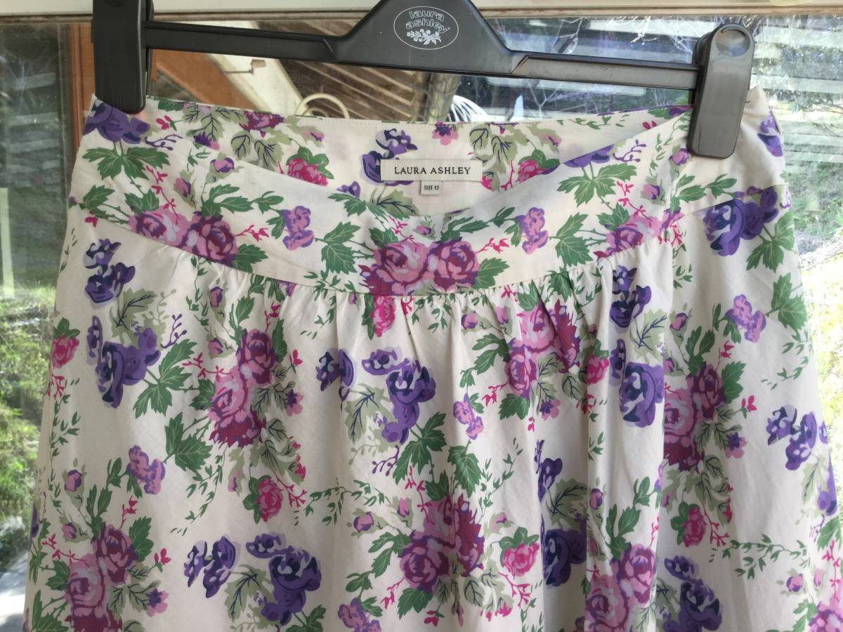 ローラアシュレイ アイボリー地薄紫グリーン花柄綿フレアスカート トップ１１号 スカート 売買されたオークション情報 Yahooの商品情報をアーカイブ公開 オークファン Aucfan Com